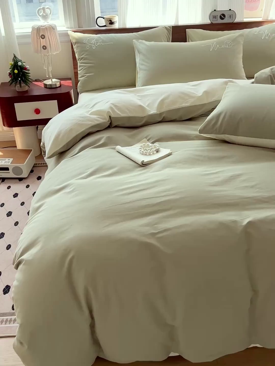 91家纺网 家纺一手货源 找家纺 有点武功 2025冬季新款百分百全棉磨毛纯色双拼刺绣四件套小清新风 果绿黄