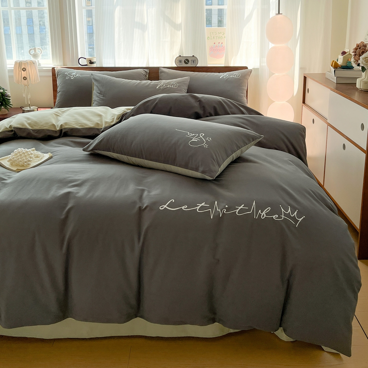 91家纺网 家纺一手货源 找家纺 有点武功 2025冬季新款百分百全棉磨毛纯色双拼刺绣四件套小清新风 黑绿