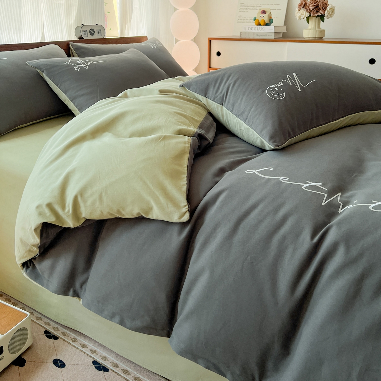 91家纺网 家纺一手货源 找家纺 有点武功 2025冬季新款百分百全棉磨毛纯色双拼刺绣四件套小清新风 黑绿