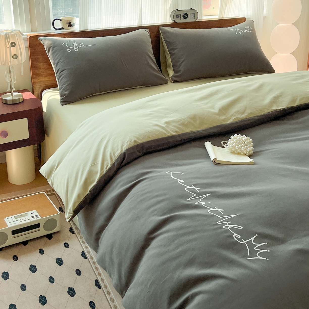 91家纺网 家纺一手货源 找家纺 有点武功 2025冬季新款百分百全棉磨毛纯色双拼刺绣四件套小清新风 黑绿