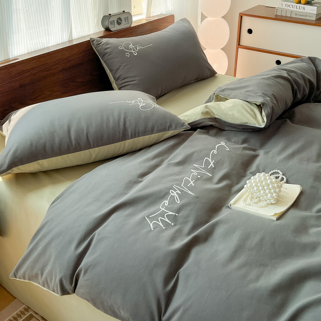 91家纺网 家纺一手货源 找家纺 有点武功 2025冬季新款百分百全棉磨毛纯色双拼刺绣四件套小清新风 黑绿