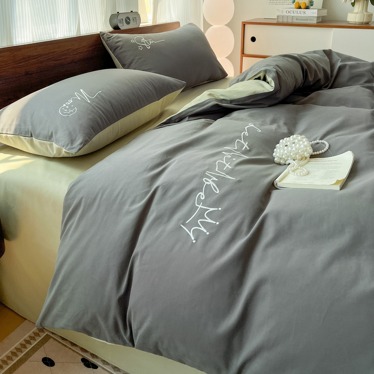 91家纺网 家纺一手货源 找家纺 有点武功 2025冬季新款百分百全棉磨毛纯色双拼刺绣四件套小清新风 黑绿