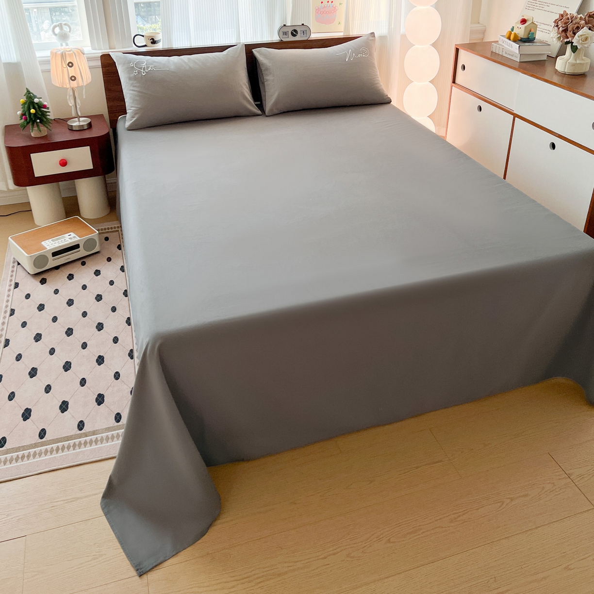 91家纺网 家纺一手货源 找家纺 有点武功 2025冬季新款百分百全棉磨毛纯色双拼刺绣四件套小清新风 浅灰