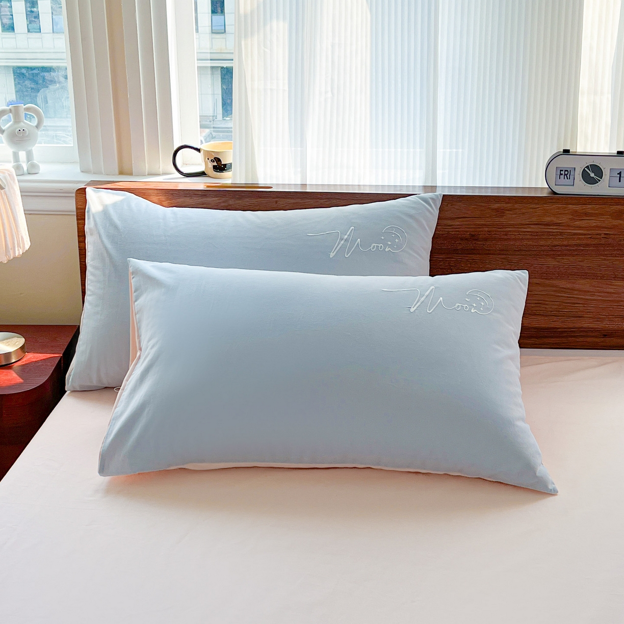 91家纺网 家纺一手货源 找家纺 有点武功 2025冬季新款百分百全棉磨毛纯色双拼刺绣四件套小清新风 浅蓝粉