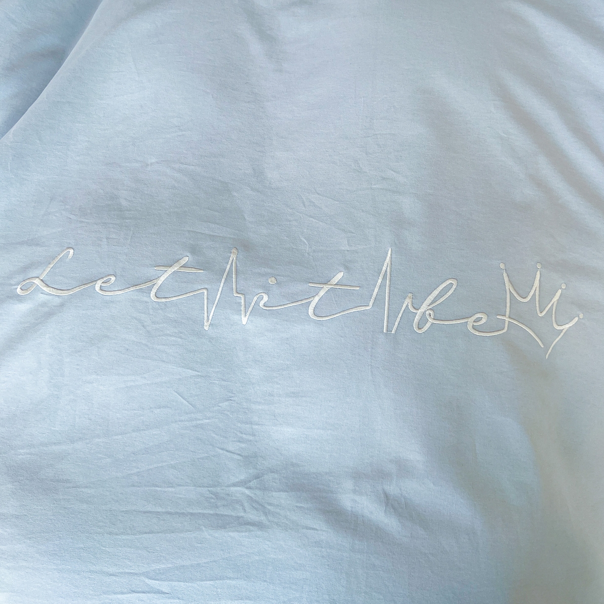 91家纺网 家纺一手货源 找家纺 有点武功 2025冬季新款百分百全棉磨毛纯色双拼刺绣四件套小清新风 浅蓝粉