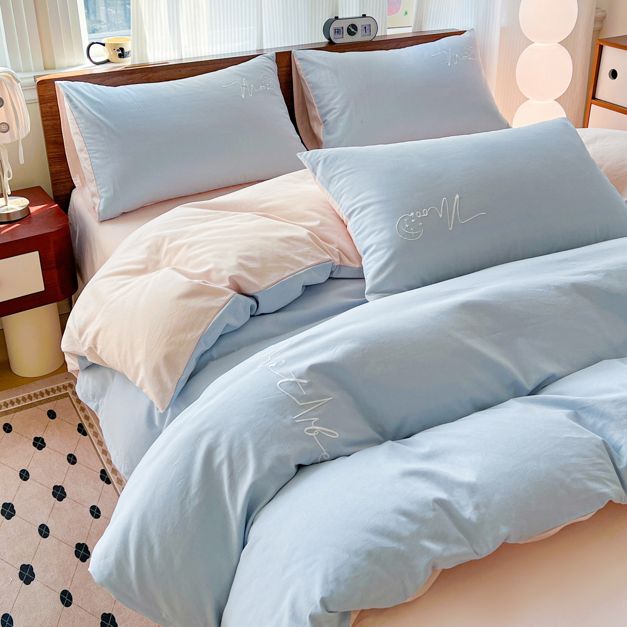 91家纺网 家纺一手货源 找家纺 有点武功 2025冬季新款百分百全棉磨毛纯色双拼刺绣四件套小清新风 浅蓝粉