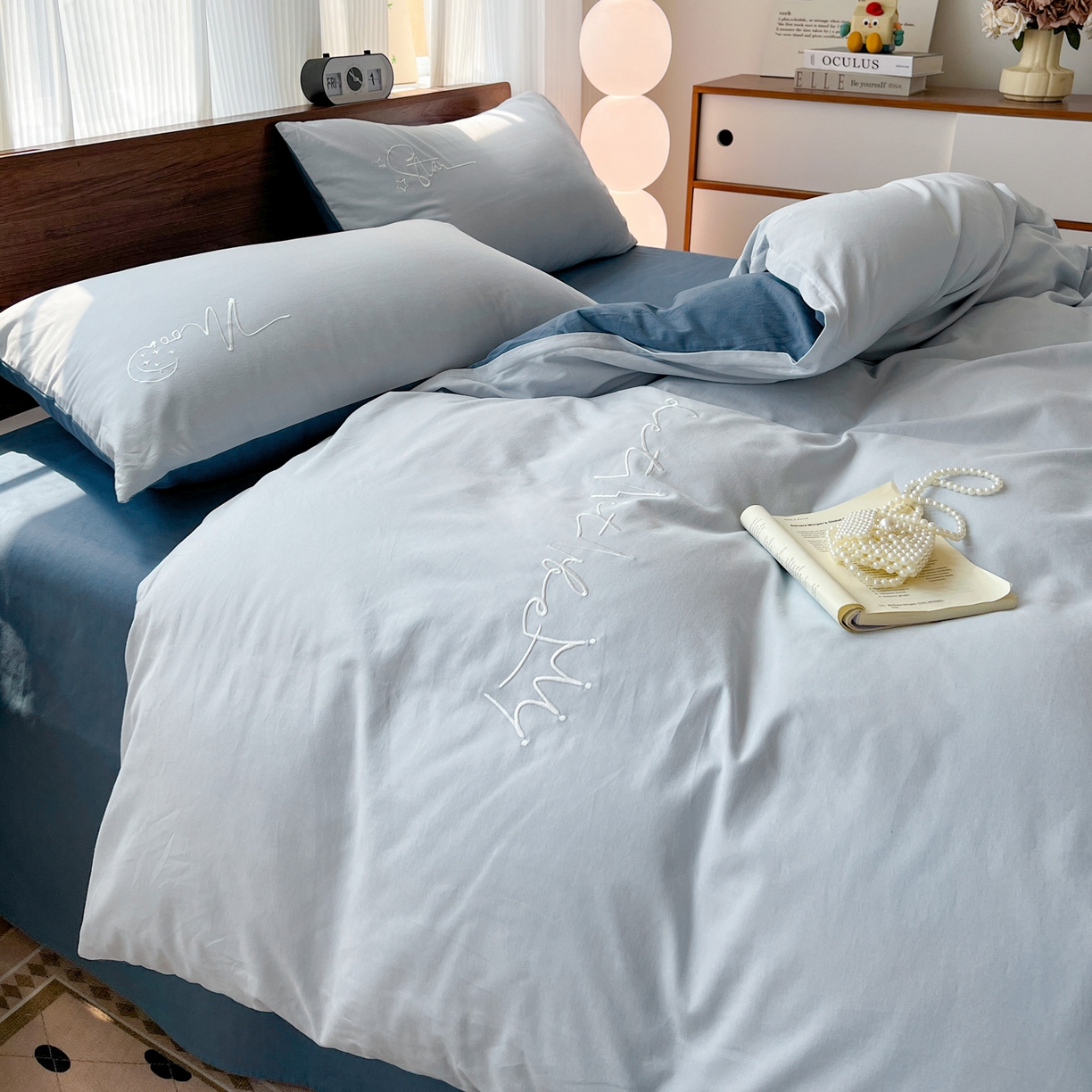 91家纺网 家纺一手货源 找家纺 有点武功 2025冬季新款百分百全棉磨毛纯色双拼刺绣四件套小清新风 浅蓝青