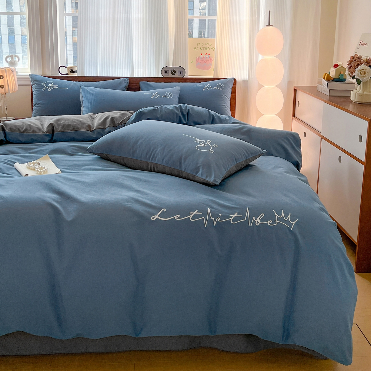 91家纺网 家纺一手货源 找家纺 有点武功 2025冬季新款百分百全棉磨毛纯色双拼刺绣四件套小清新风 深蓝灰