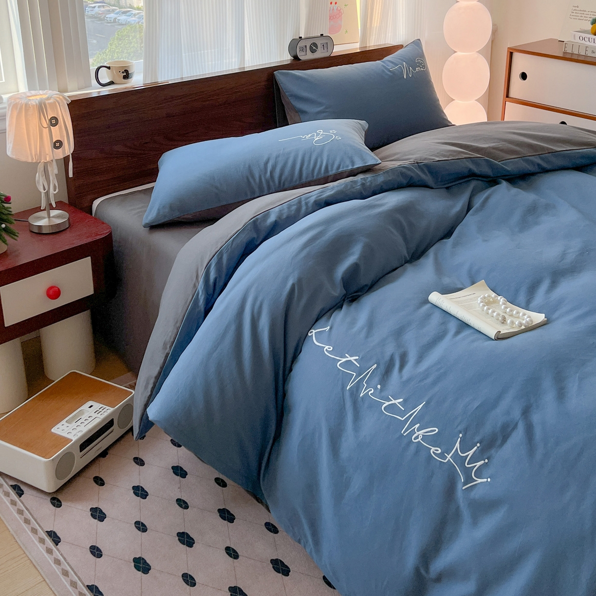 91家纺网 家纺一手货源 找家纺 有点武功 2025冬季新款百分百全棉磨毛纯色双拼刺绣四件套小清新风 深蓝灰