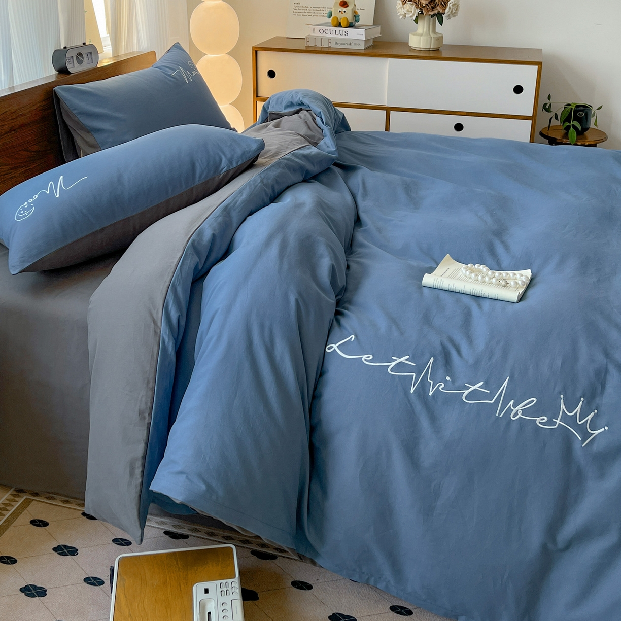 91家纺网 家纺一手货源 找家纺 有点武功 2025冬季新款百分百全棉磨毛纯色双拼刺绣四件套小清新风 深蓝灰