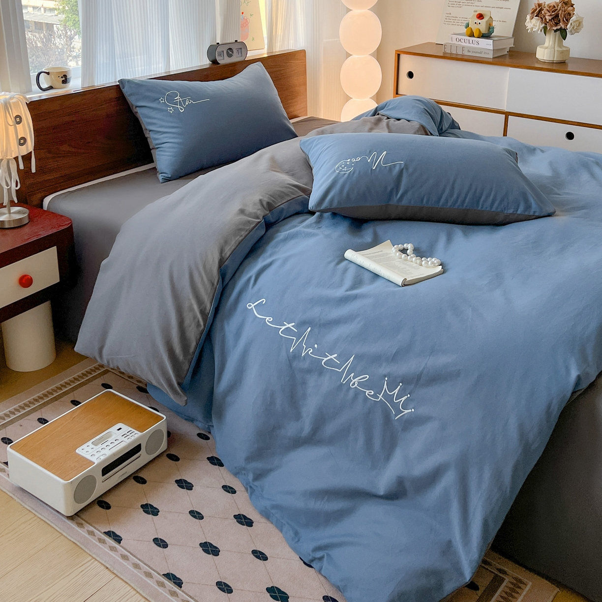 91家纺网 家纺一手货源 找家纺 有点武功 2025冬季新款百分百全棉磨毛纯色双拼刺绣四件套小清新风 深蓝灰