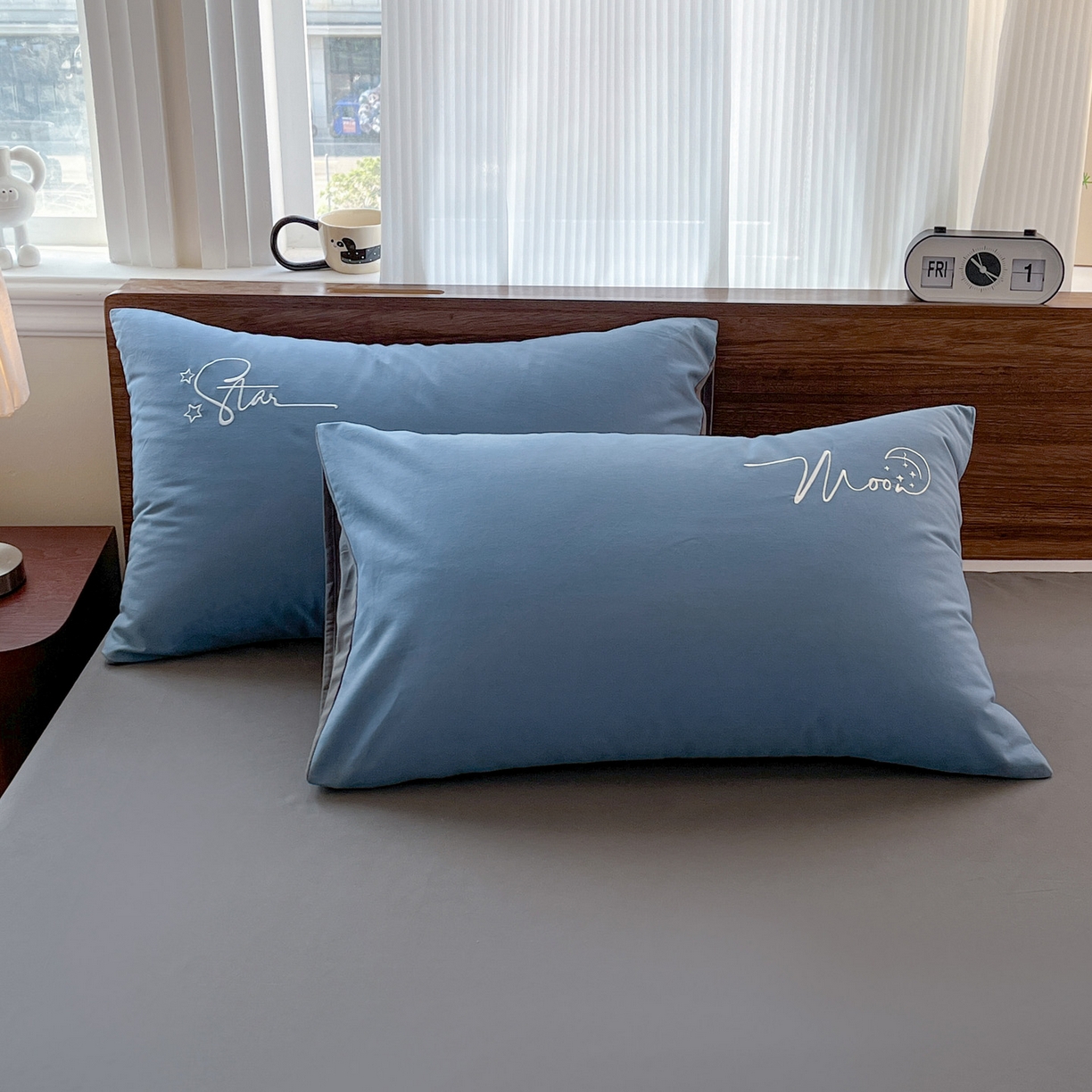 91家纺网 家纺一手货源 找家纺 有点武功 2025冬季新款百分百全棉磨毛纯色双拼刺绣四件套小清新风 深蓝灰