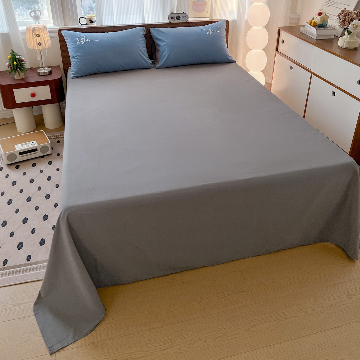 91家纺网 家纺一手货源 找家纺 有点武功 2025冬季新款百分百全棉磨毛纯色双拼刺绣四件套小清新风 深蓝灰