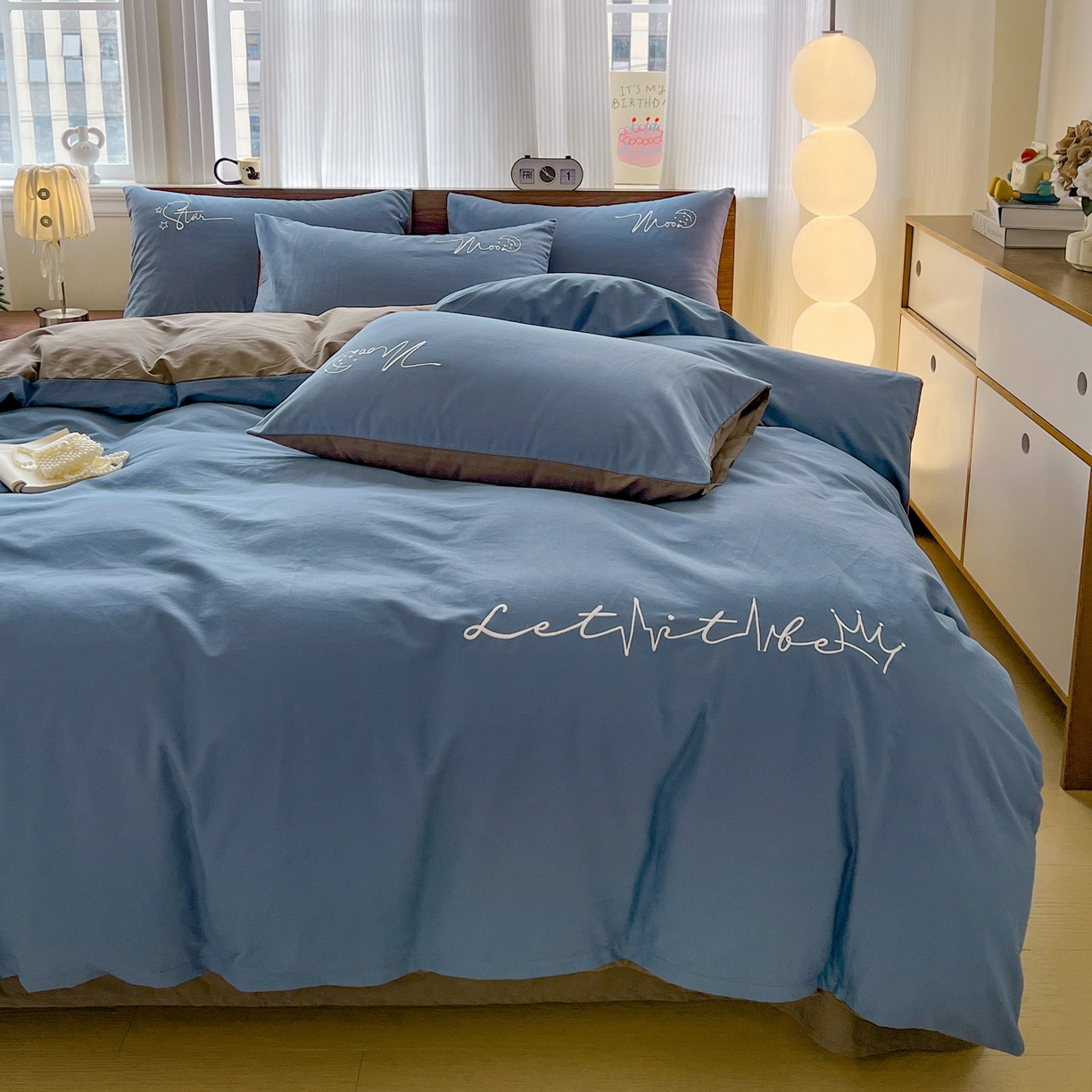 91家纺网 家纺一手货源 找家纺 有点武功 2025冬季新款百分百全棉磨毛纯色双拼刺绣四件套小清新风 深蓝咖