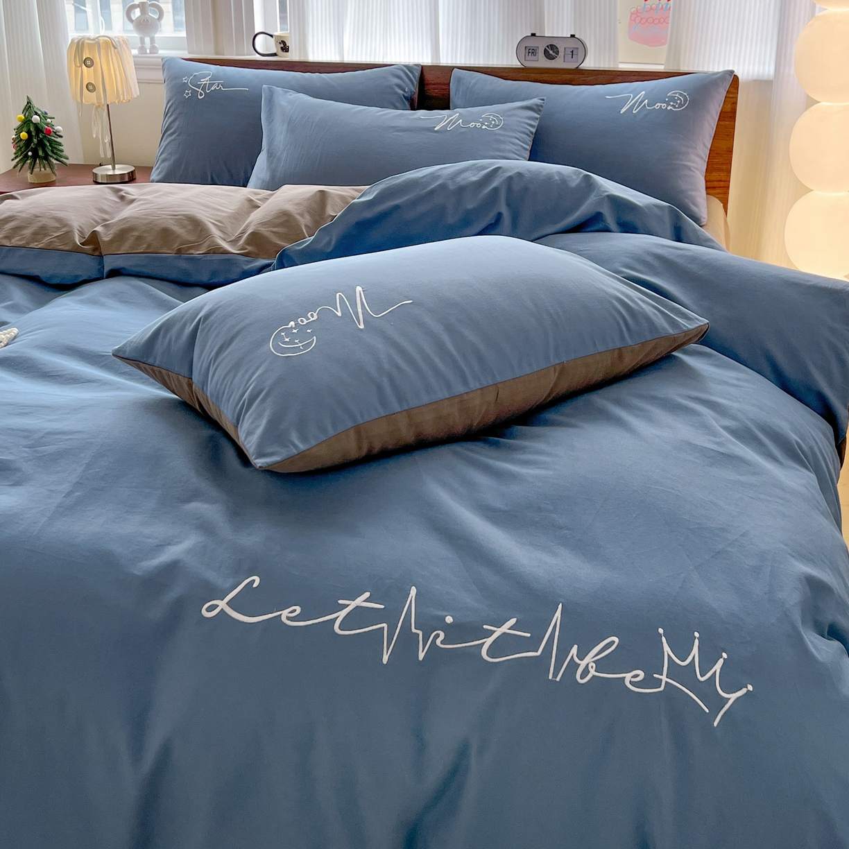 91家纺网 家纺一手货源 找家纺 有点武功 2025冬季新款百分百全棉磨毛纯色双拼刺绣四件套小清新风 深蓝咖