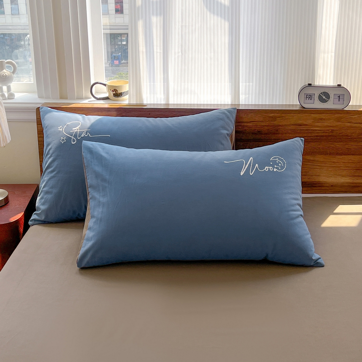 91家纺网 家纺一手货源 找家纺 有点武功 2025冬季新款百分百全棉磨毛纯色双拼刺绣四件套小清新风 深蓝咖