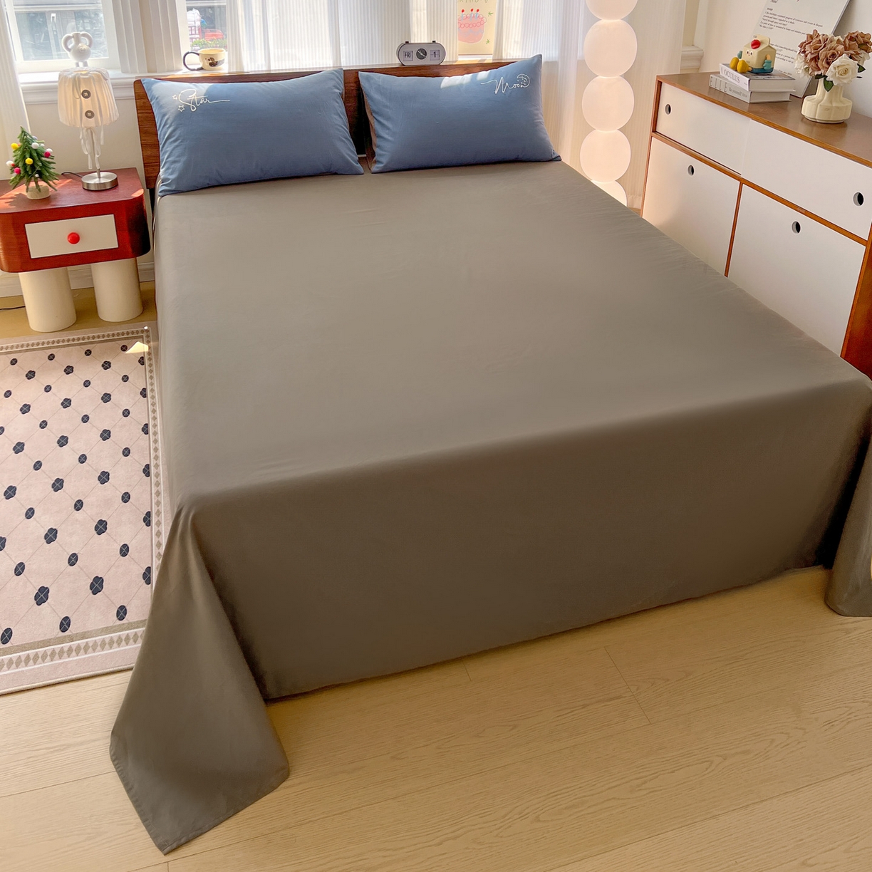 91家纺网 家纺一手货源 找家纺 有点武功 2025冬季新款百分百全棉磨毛纯色双拼刺绣四件套小清新风 深蓝咖