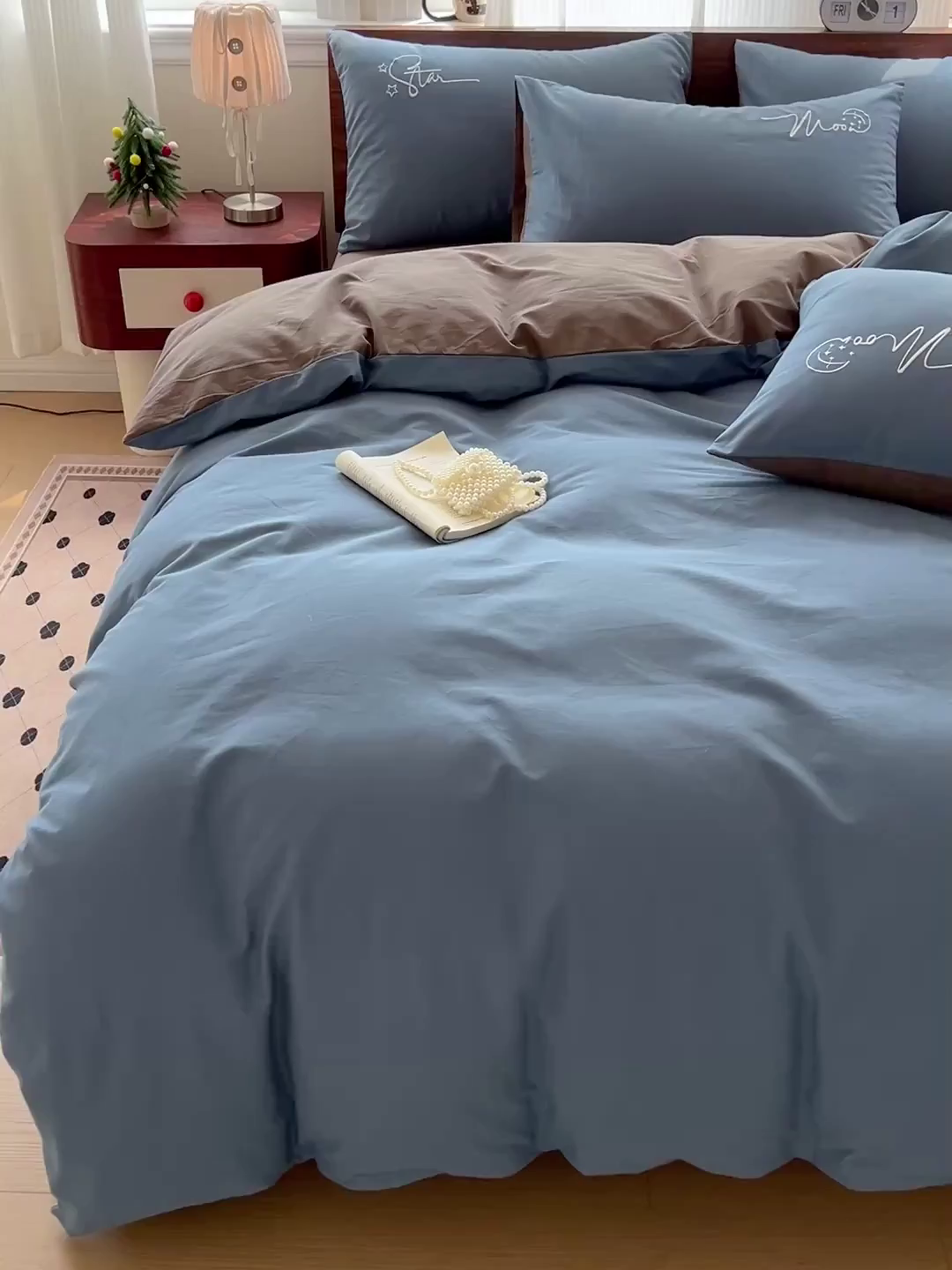 91家纺网 家纺一手货源 找家纺 有点武功 2025冬季新款百分百全棉磨毛纯色双拼刺绣四件套小清新风 深蓝咖