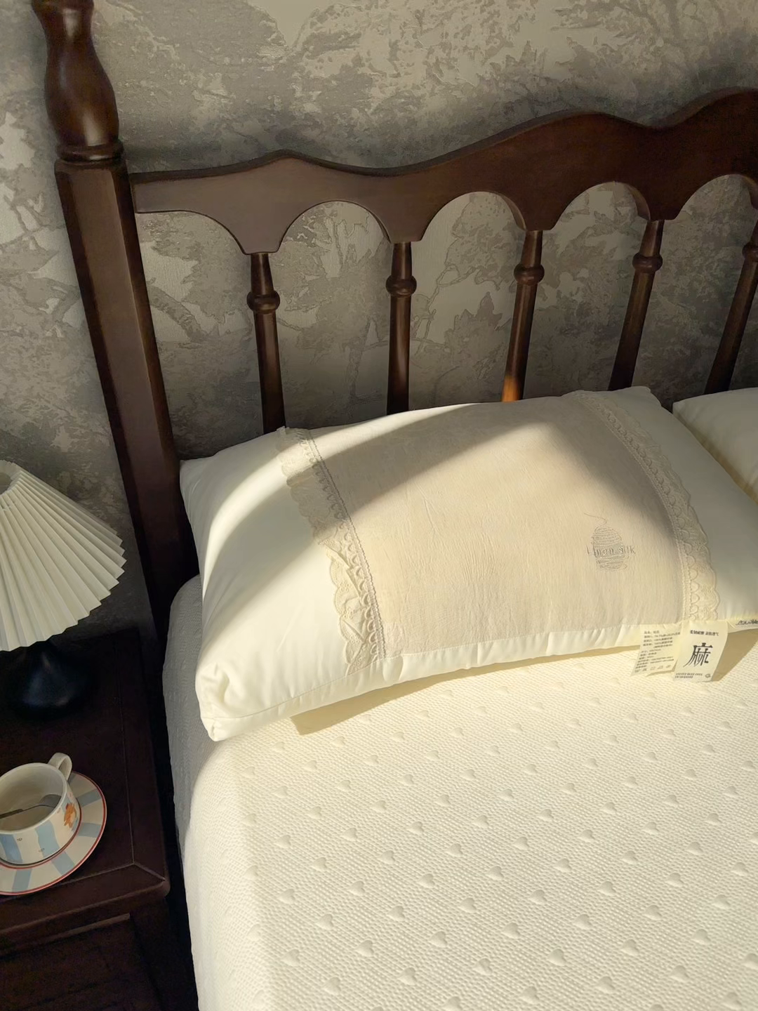 91家纺网 家纺一手货源 找家纺 （总）昕科 2025新款白云织梦亚麻枕-棉麻高低枕芯花边亚麻刺绣枕头枕头枕芯