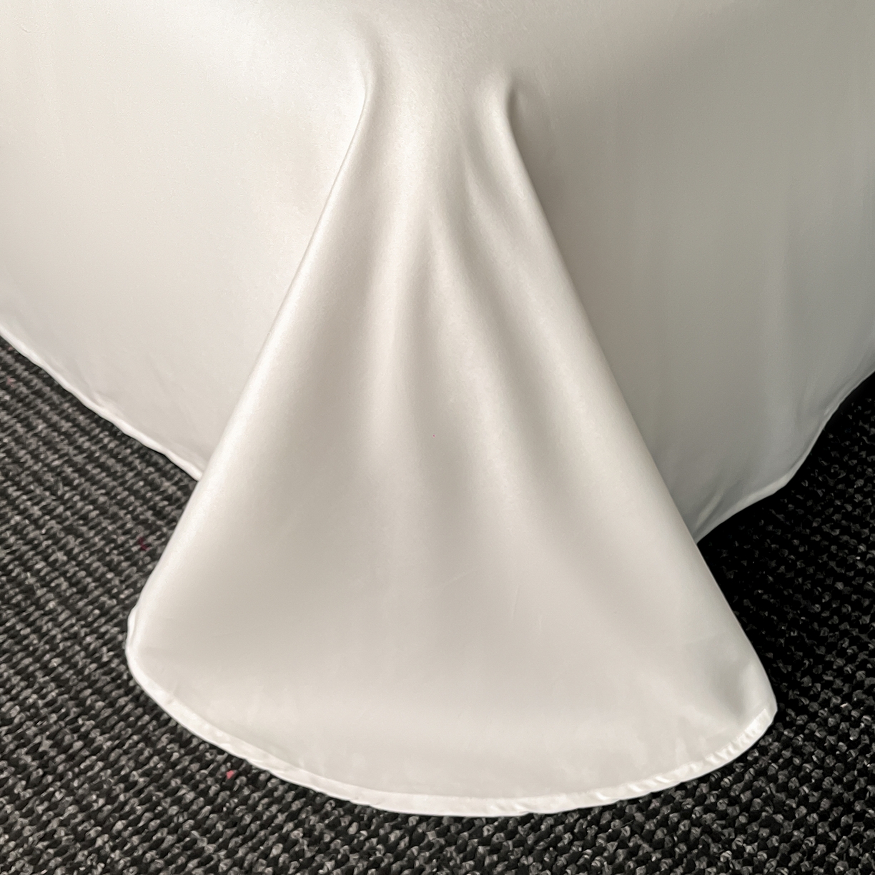 91家纺网 家纺一手货源 找家纺 置顶家纺 2025新款亲肤提花系列四件套-蒂芙尼 蒂芙尼-米白