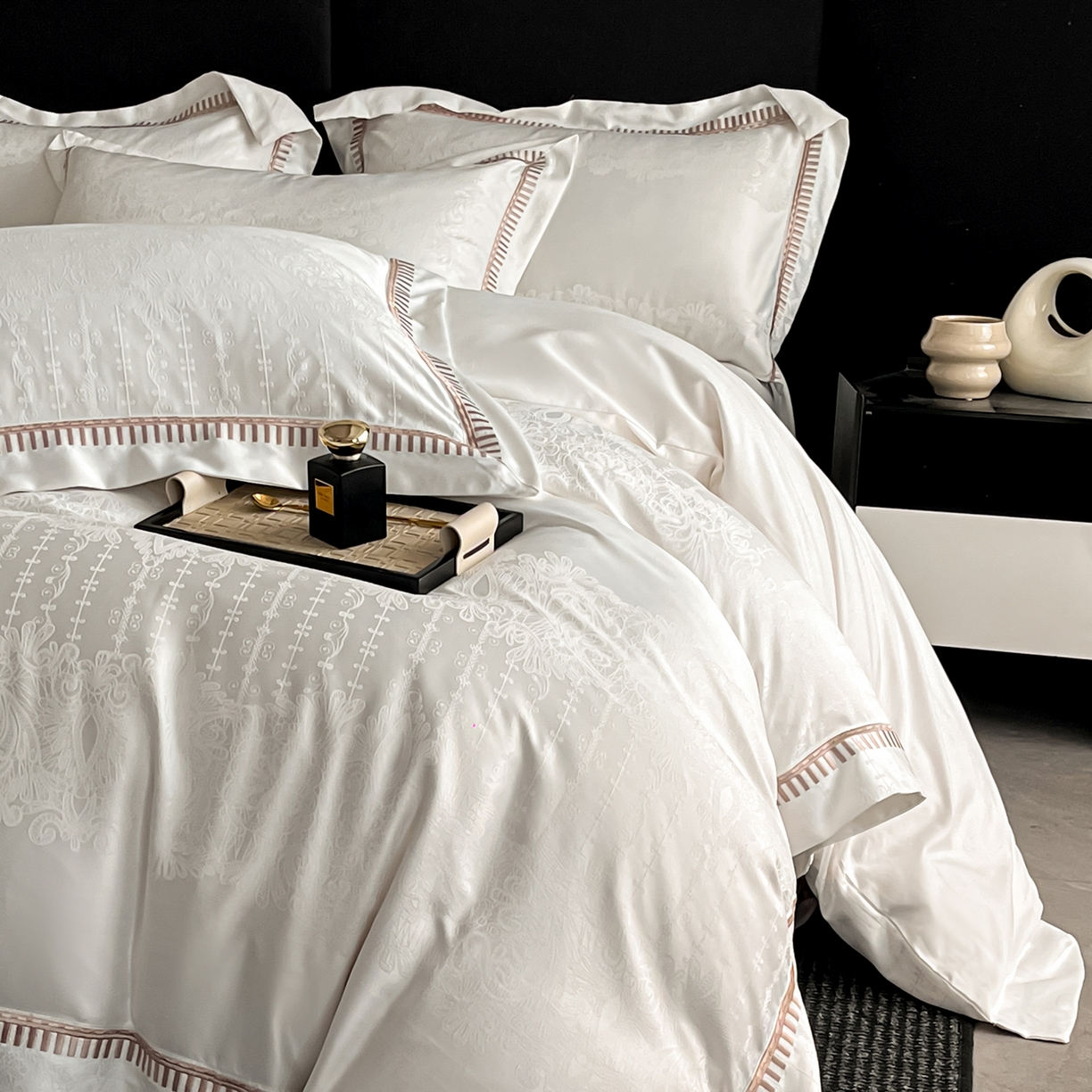 91家纺网 家纺一手货源 找家纺 置顶家纺 2025新款亲肤提花系列四件套-蒂芙尼 蒂芙尼-米白