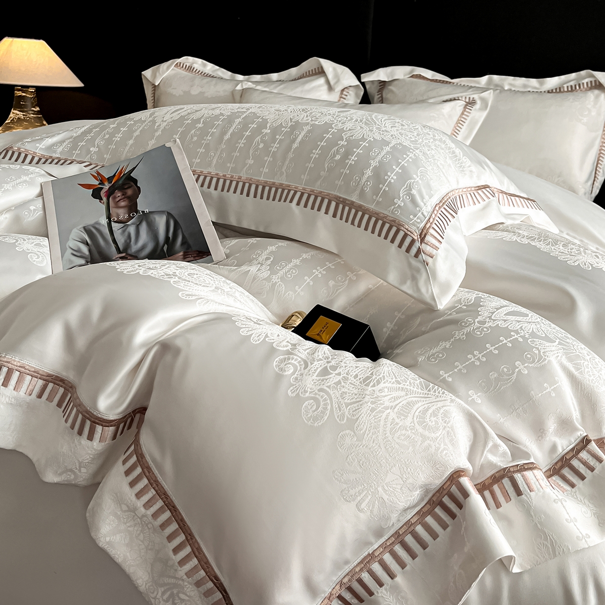 91家纺网 家纺一手货源 找家纺 置顶家纺 2025新款亲肤提花系列四件套-蒂芙尼 蒂芙尼-米白