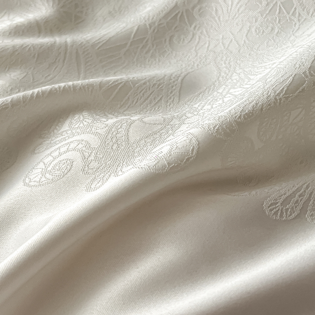 91家纺网 家纺一手货源 找家纺 置顶家纺 2025新款亲肤提花系列四件套-蒂芙尼 蒂芙尼-米白