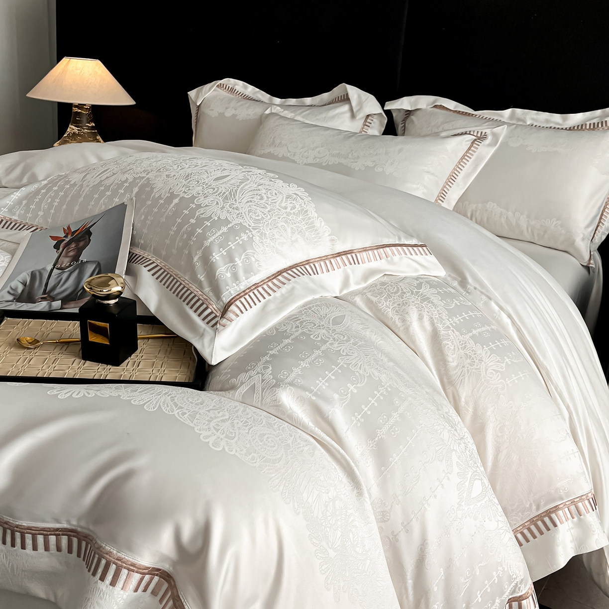 91家纺网 家纺一手货源 找家纺 置顶家纺 2025新款亲肤提花系列四件套-蒂芙尼 蒂芙尼-米白