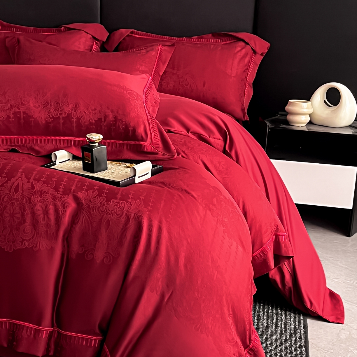 91家纺网 家纺一手货源 找家纺 置顶家纺 2025新款亲肤提花系列四件套-蒂芙尼 蒂芙尼-温馨红