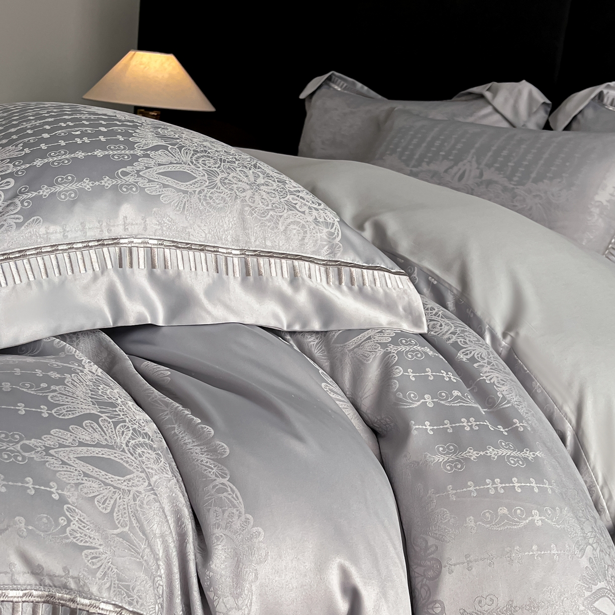 91家纺网 家纺一手货源 找家纺 置顶家纺 2025新款亲肤提花系列四件套-蒂芙尼 蒂芙尼-浅灰