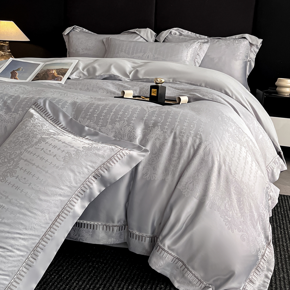 91家纺网 家纺一手货源 找家纺 置顶家纺 2025新款亲肤提花系列四件套-蒂芙尼 蒂芙尼-浅灰