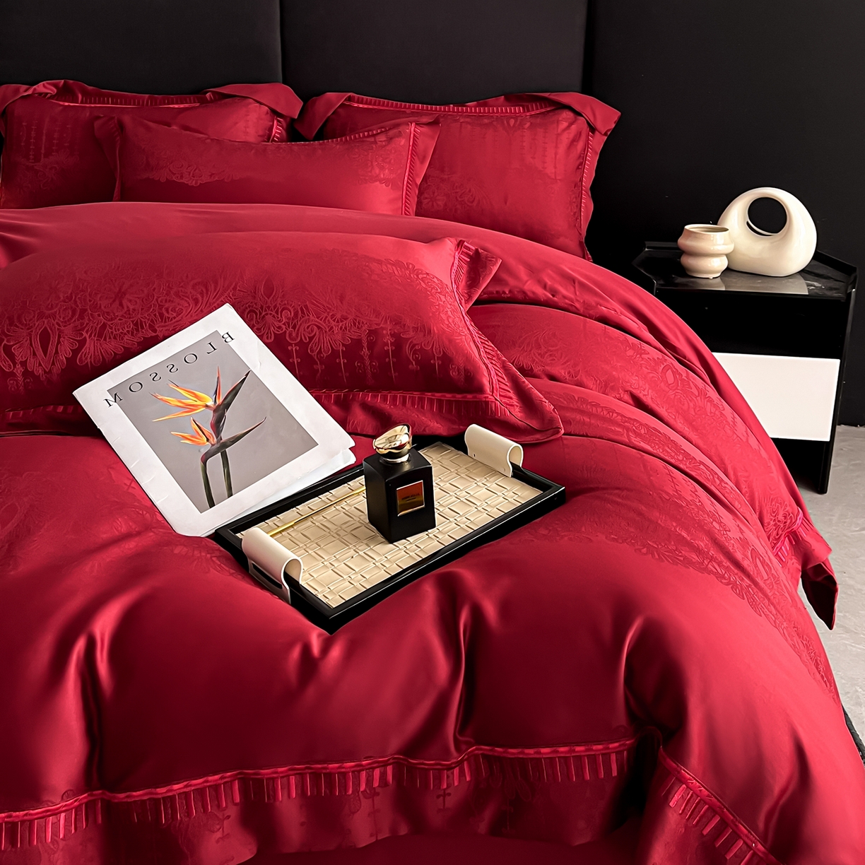 91家纺网 家纺一手货源 找家纺 置顶家纺 2025新款亲肤提花系列四件套-蒂芙尼 蒂芙尼-温馨红