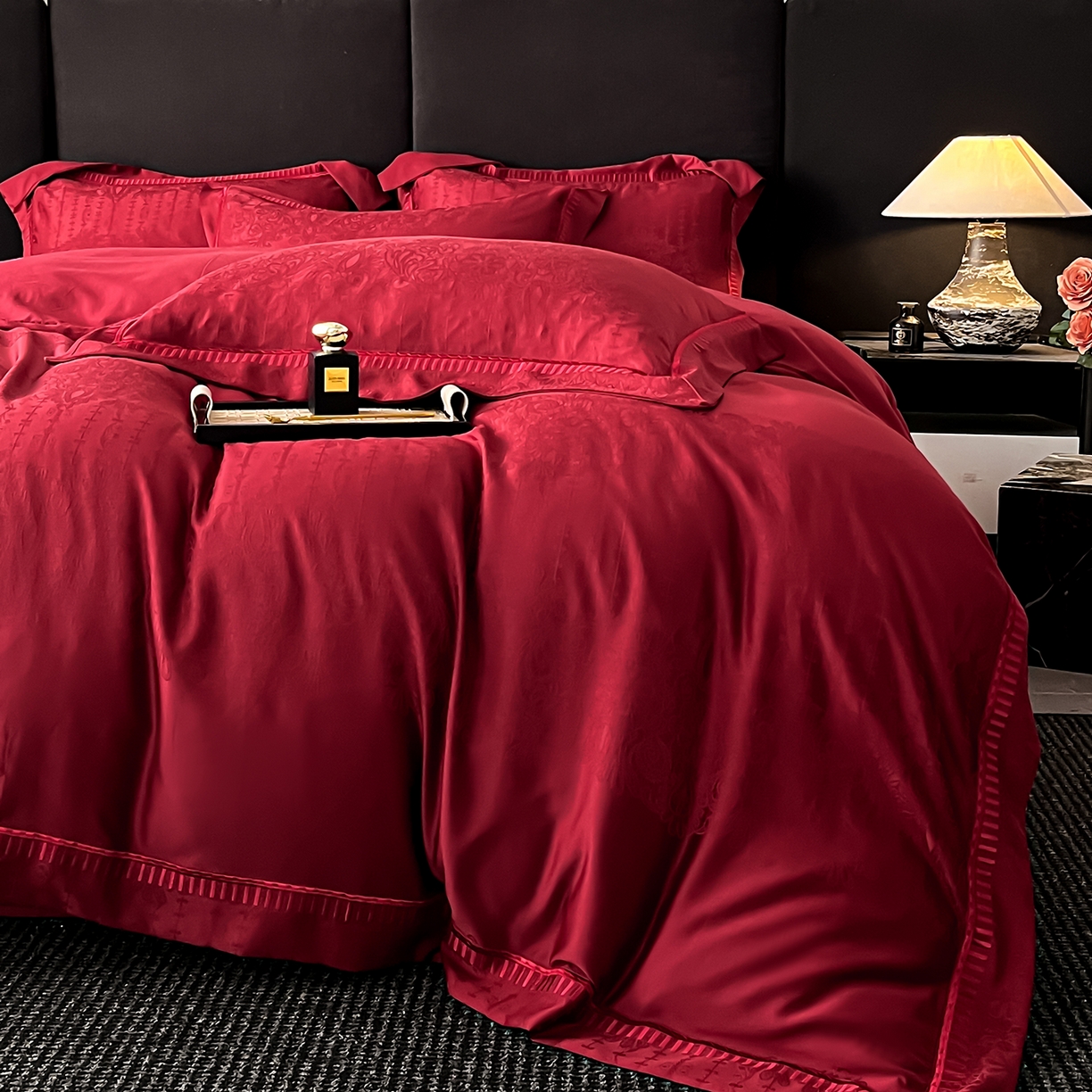 91家纺网 家纺一手货源 找家纺 置顶家纺 2025新款亲肤提花系列四件套-蒂芙尼 蒂芙尼-温馨红