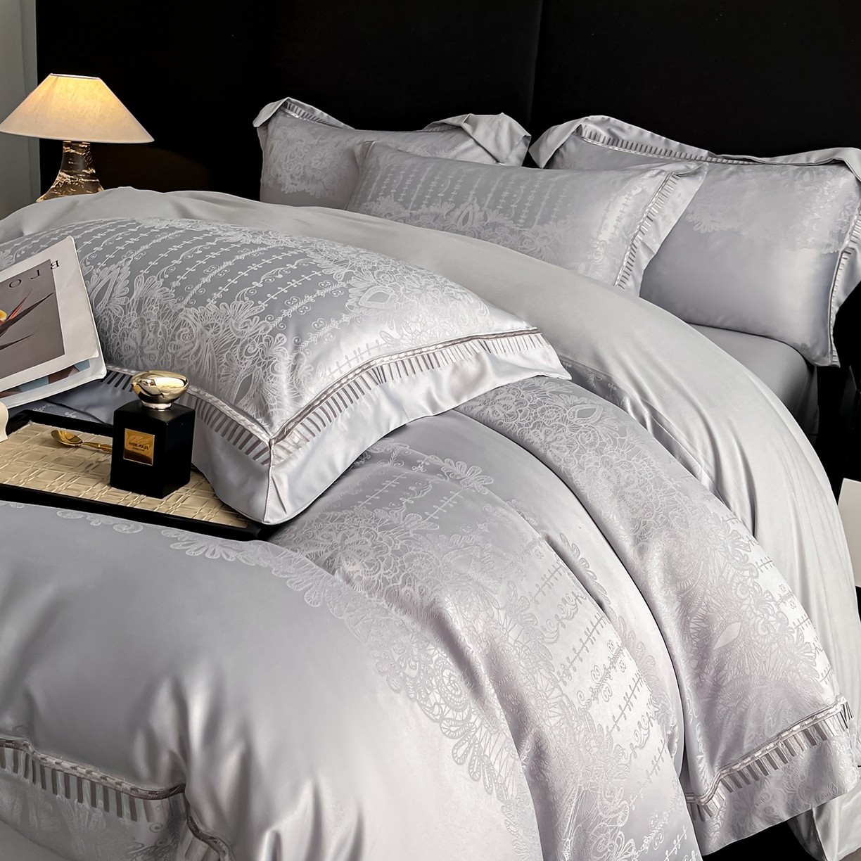 91家纺网 家纺一手货源 找家纺 置顶家纺 2025新款亲肤提花系列四件套-蒂芙尼 蒂芙尼-浅灰