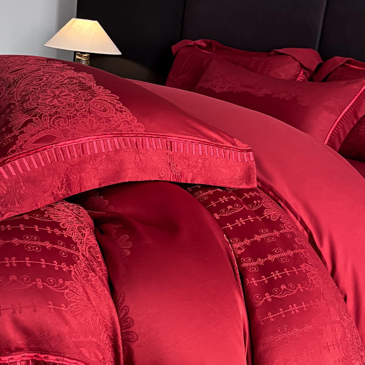 91家纺网 家纺一手货源 找家纺 置顶家纺 2025新款亲肤提花系列四件套-蒂芙尼 蒂芙尼-温馨红