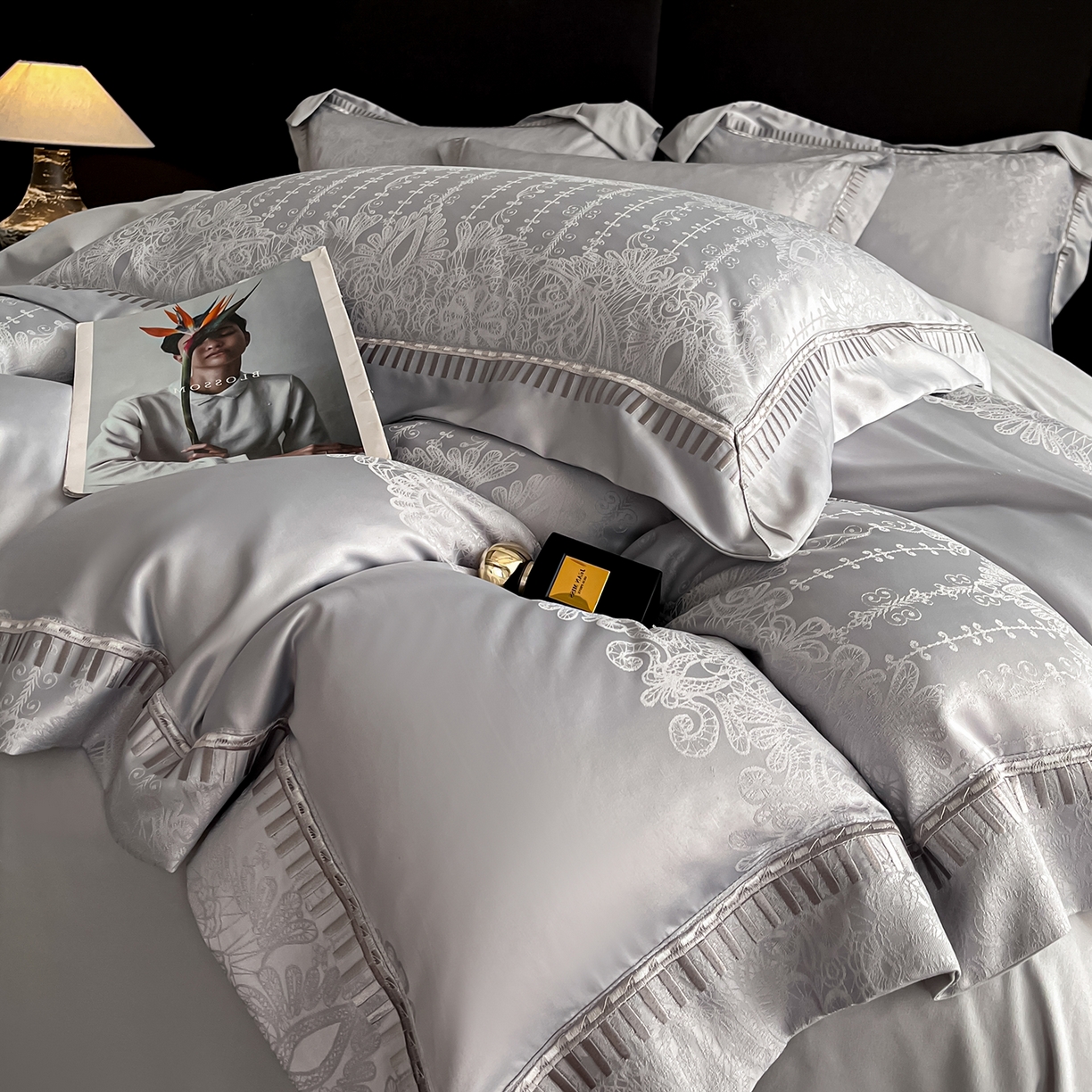 91家纺网 家纺一手货源 找家纺 置顶家纺 2025新款亲肤提花系列四件套-蒂芙尼 蒂芙尼-浅灰