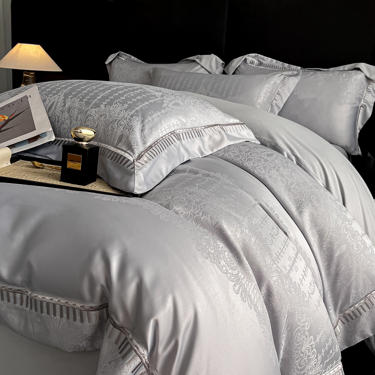 91家纺网 家纺一手货源 找家纺 置顶家纺 2025新款亲肤提花系列四件套-蒂芙尼 蒂芙尼-浅灰