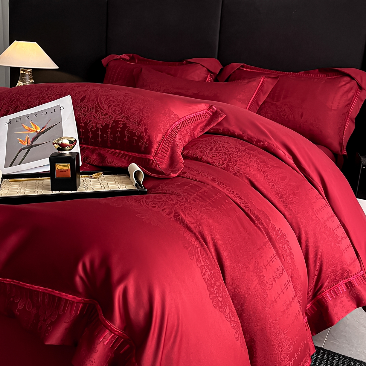 91家纺网 家纺一手货源 找家纺 置顶家纺 2025新款亲肤提花系列四件套-蒂芙尼 蒂芙尼-温馨红