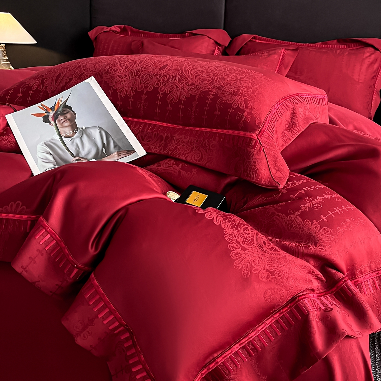 91家纺网 家纺一手货源 找家纺 置顶家纺 2025新款亲肤提花系列四件套-蒂芙尼 蒂芙尼-温馨红