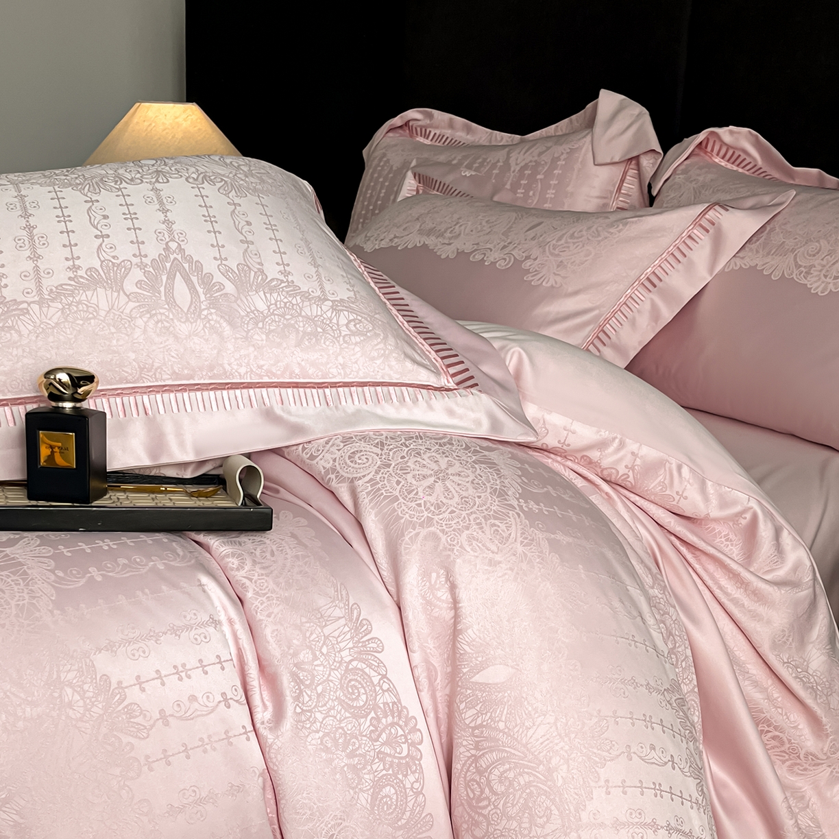 91家纺网 家纺一手货源 找家纺 置顶家纺 2025新款亲肤提花系列四件套-蒂芙尼 蒂芙尼-浅豆紫