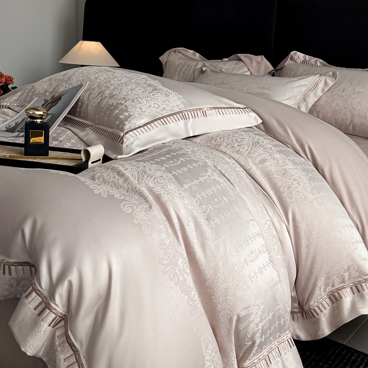 91家纺网 家纺一手货源 找家纺 置顶家纺 2025新款亲肤提花系列四件套-蒂芙尼 蒂芙尼-奶咖