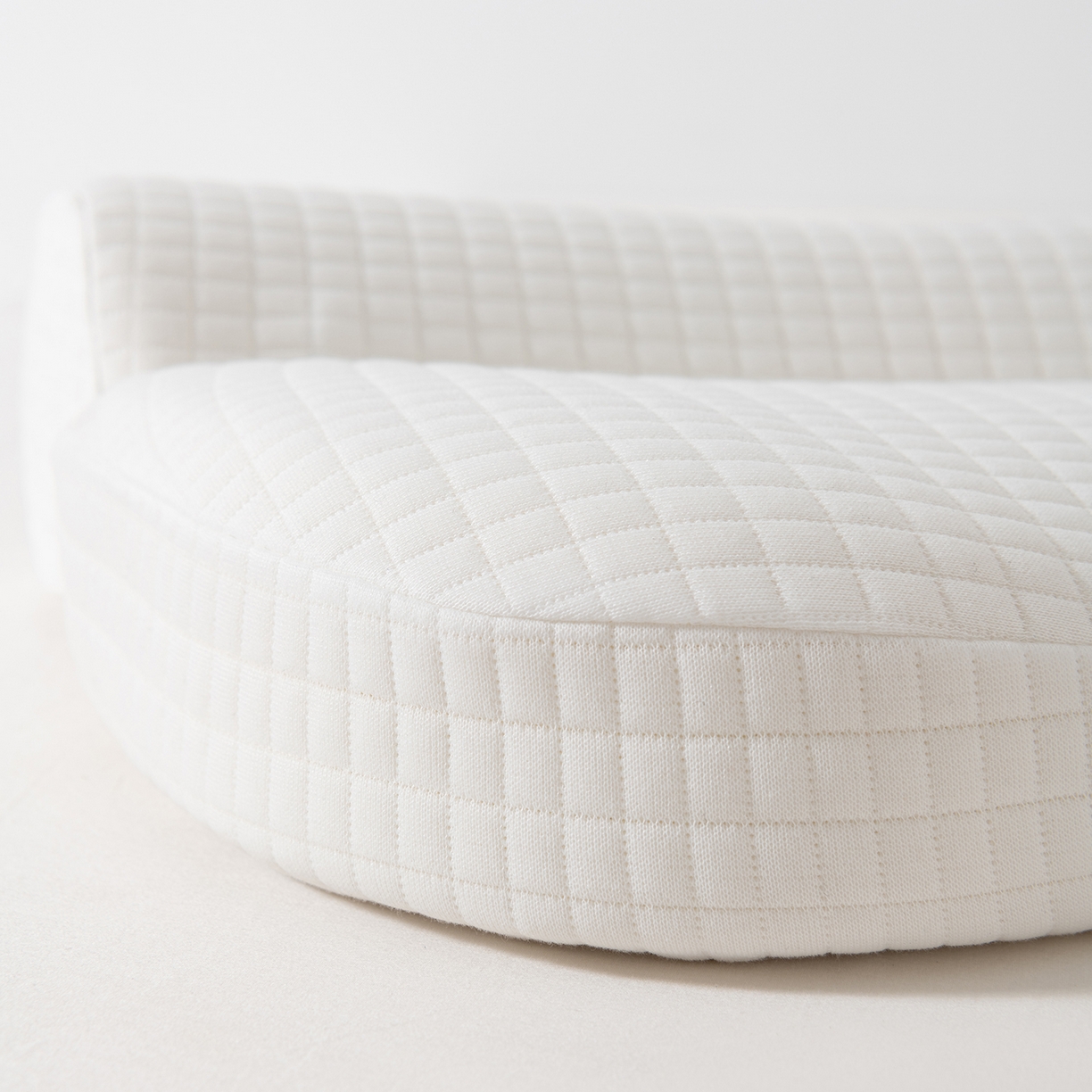 91家纺网 家纺一手货源 找家纺 小米枕芯 2025新款针织叠形记忆棉枕护颈牵引枕枕头枕芯 白色