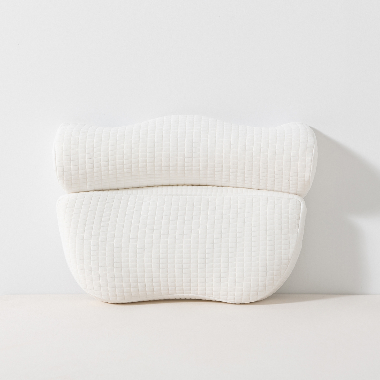 91家纺网 家纺一手货源 找家纺 小米枕芯 2025新款针织叠形记忆棉枕护颈牵引枕枕头枕芯 白色