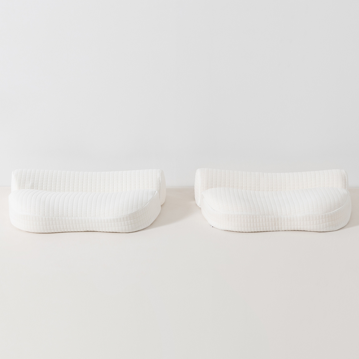 91家纺网 家纺一手货源 找家纺 小米枕芯 2025新款针织叠形记忆棉枕护颈牵引枕枕头枕芯 白色