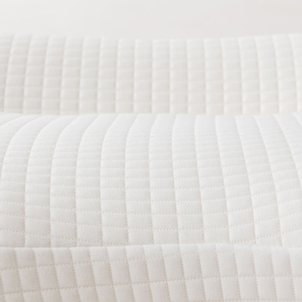 91家纺网 家纺一手货源 找家纺 小米枕芯 2025新款针织叠形记忆棉枕护颈牵引枕枕头枕芯 白色