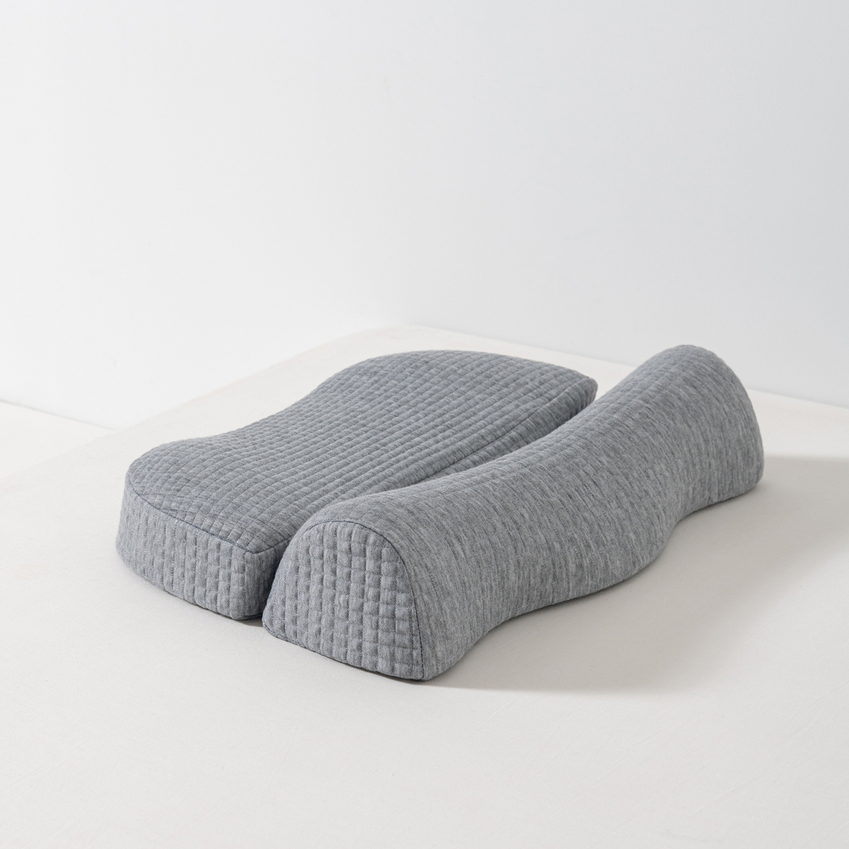 91家纺网 家纺一手货源 找家纺 小米枕芯 2025新款针织叠形记忆棉枕护颈牵引枕枕头枕芯 浅灰