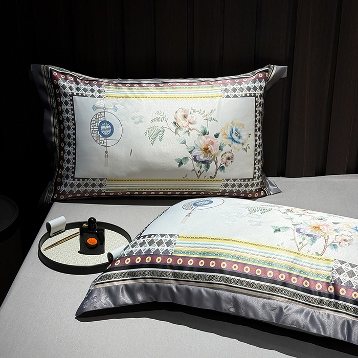 91家纺网 家纺一手货源 找家纺 七夜居 2025新款直播爆款欧式大阪轻奢贡缎提花加数码印花磨毛四件套 牡丹亭-霜灰