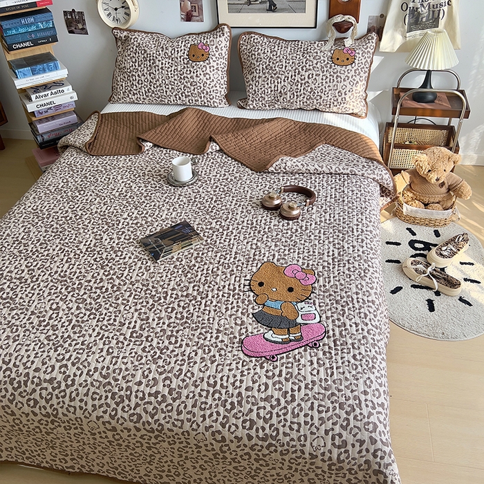 91家纺网 家纺一手货源 找家纺 原素 2026新品直播热款床盖多功能四季通用夹棉A类床盖三件套 床盖-滑板车猫粉