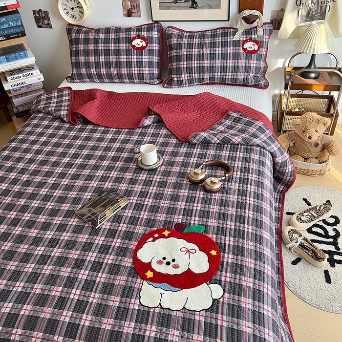 91家纺网 家纺一手货源 找家纺 原素 2026新品直播热款床盖多功能四季通用夹棉A类床盖三件套 床盖-红苹果奶狗