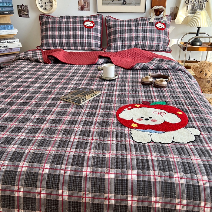 91家纺网 家纺一手货源 找家纺 原素 2026新品直播热款床盖多功能四季通用夹棉A类床盖三件套 床盖-红苹果奶狗